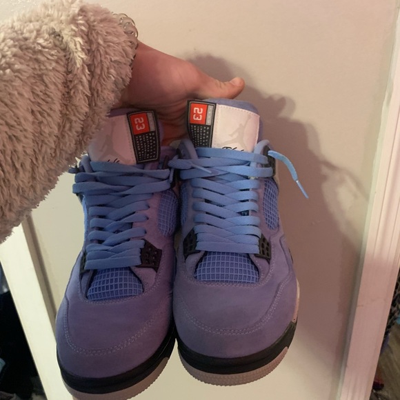 Jordan 4 UNC(university blue)